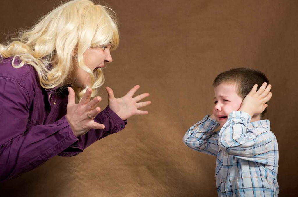 qué hacer cuando un niño pega a su madre